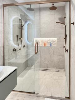 Chic Central Queenstown Retreat- Newly Renovated - 1