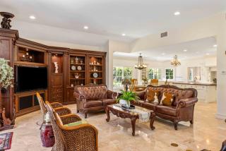 Marbella Lane - Hidden Gem in Orange County - 5