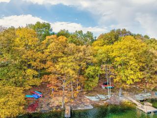Lakefront, Hot Tub, Hiking, Pool, Pickleball, Pets - 1
