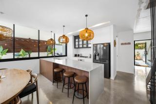 Spacious 3-Bedroom Retreat with BBQ and Pool - 7