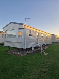 Lovely 6 Berth Caravan At Harts Holiday Park In Kent Ref 74072B - 0