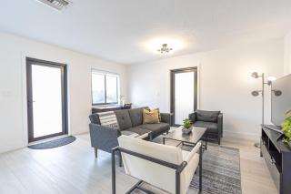 Centrally Located Modern 2bdr Home w Fast WiFi & Parking - 6