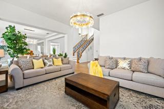 Luxury Hilltop Home Spacious Private Backyard - 9