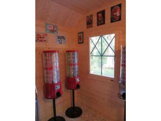 Rose red, coach house by the pond - 6