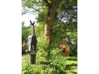 Rose red, coach house by the pond - 1