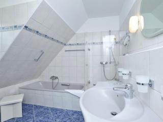 Holiday apartment with 2 bedrooms - Wenningstedt - 3