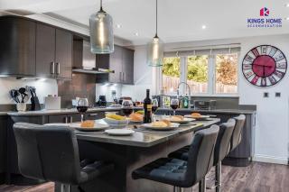 4 BR 6 Beds 3 Bath PS4, Pool Table Parking x4 Close to Legoland & Windsor - 3