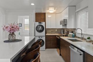 7-Guest American House Dwtn WB Steps to Beach The American House - 2