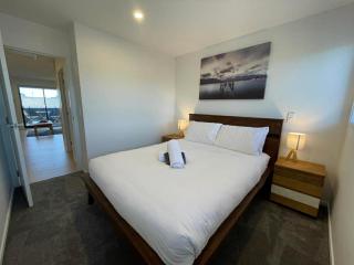 Sunny Stylish City Unit - 3