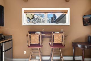 Ski trip value! Walk everywhere, hot tub, top floor condo - 4