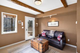 Ski trip value! Walk everywhere, hot tub, top floor condo - 2