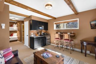 Ski trip value! Walk everywhere, hot tub, top floor condo - 9