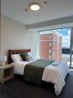 Central City Sky Tower and Harbour Views - Auckland - 0