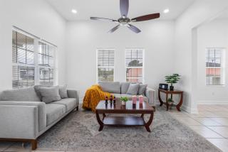 Tampa 5BR Gem Close to Beach, Parks & Fun - 8