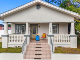 Tampa 5BR Gem Close to Beach, Parks & Fun - 9