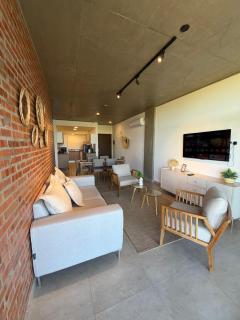 Bello departamento en Encarnación de 2 Habitaciones con Parking! - 9