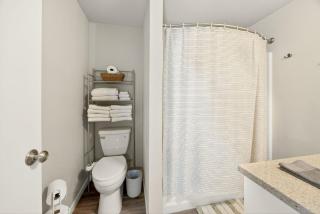 Clearview Comfort- 3BR near Airport! - 9