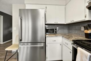 Clearview Comfort- 3BR near Airport! - 8