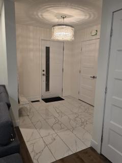 Spacious 4 Bedroom Family Retreat, Minutes from Montréal - 3