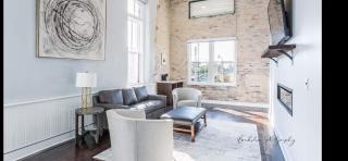 The Royal on Main - 3