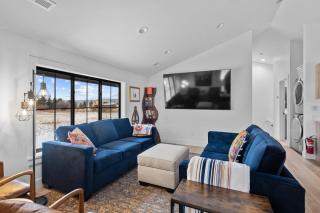 Upscale Teton Retreat with Views, Sauna & Hot Tub - 8