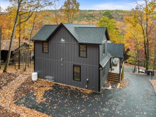 Mtn Views - Hot Tub - Nature - Escape - Serenity - 9