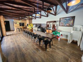 16 Hóspedes - Piscina Àgua Salgada, 2 Suites, 4 banheiros, Quartos e Sala com Ar Condicionado, Área Gourmet de frente para piscina - 3