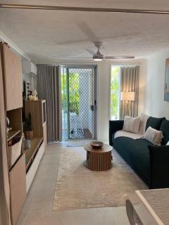 Coastline Escape Renovated Unit - Great Location - Quiet Area - Parking Included - 9