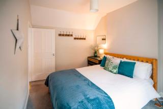 Charming Tetbury Cottage With Cosy Office and Fireplace - 7