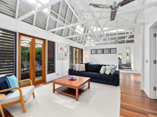 Beautiful Noosa Heads Family Home - 8