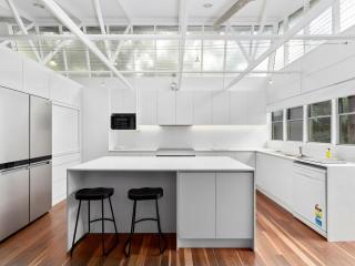 Beautiful Noosa Heads Family Home - 6