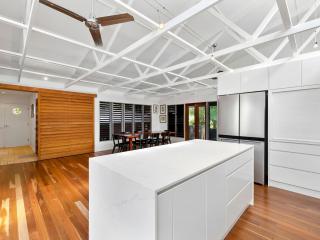 Beautiful Noosa Heads Family Home - 5