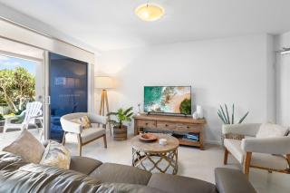 The Sunshine Villa 2 Min walk to Village Beach - 5