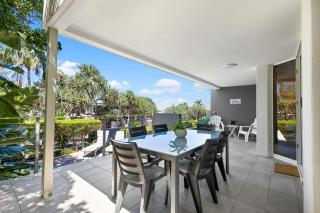 The Sunshine Villa 2 Min walk to Village Beach - 4