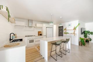 Surf Mist Beautiful Noosa Heads Family Home - 4