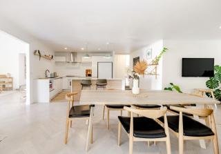 Surf Mist Beautiful Noosa Heads Family Home - 1