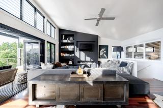 Absolute Beachfront House with Pool & Views - 3