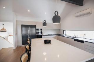 Sunset Lagoon Noosa Luxury with Stunning Views - 5