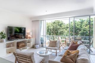 Heart of Sunshine Spacious Apt Pool and Garden - 0