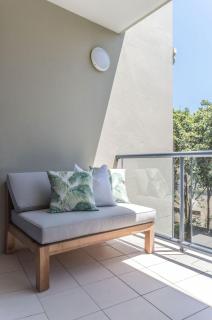 Heart of Sunshine Spacious Apt Pool and Garden - 5