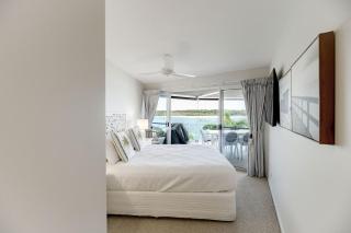 Noosa Penthouse with Stunning River Views - 8