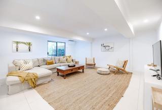 Sleek Stylish Family Beach House Near Junction - 5