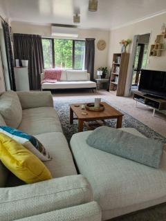 Peaceful Mikimiki Valley Cottage near Tararua Park Trailhead - 1