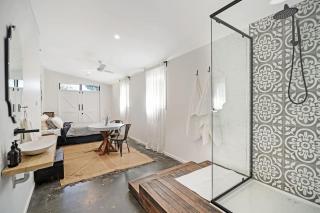 The River Shack Vintage Luxe Right Beside River - 6