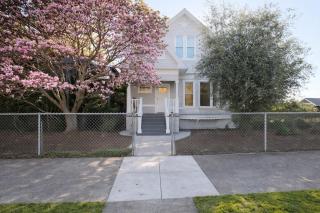 Spacious 4-Bed- Sleeps 8 - Family Friendly - 2