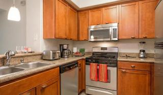 Marina Del Rey View 1BA & 2BA in MDR - Pool, Jacuzzi, Gym - 4