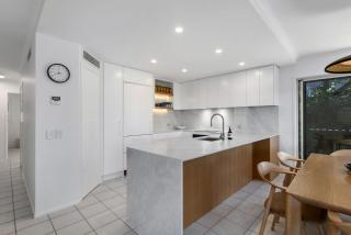 Unit 3 21 Park Generous and Comfortable Beachside Abode - 9