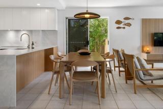 Unit 3 21 Park Generous and Comfortable Beachside Abode - 0