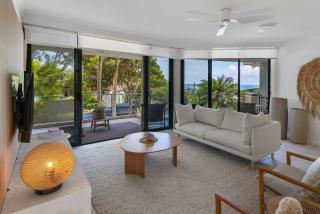 Unit 3 21 Park Generous and Comfortable Beachside Abode - 1