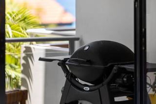 Unit 3 21 Park Generous and Comfortable Beachside Abode - 2